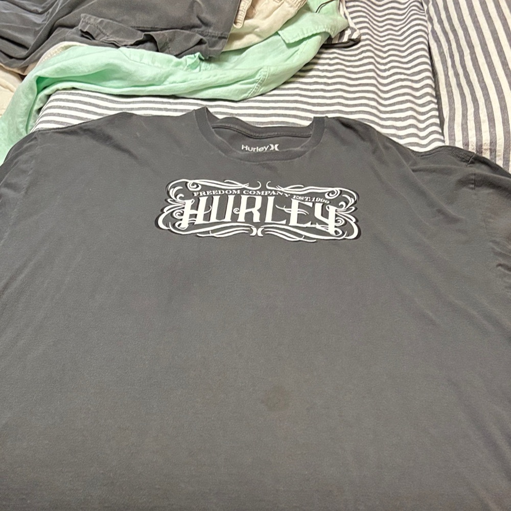 Hurley Men's Charcoal Graphic Tee